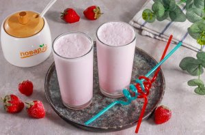 Молочный коктейль с клубникой без мороженого Молочный коктейль с клубникой без мороженого