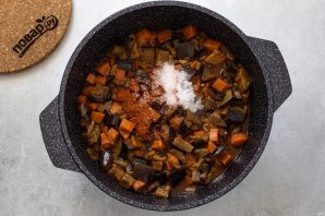 Баклажанная икра с томатной пастой Баклажанная икра с томатной пастой