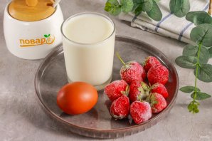 Молочный коктейль с клубникой без мороженого Молочный коктейль с клубникой без мороженого