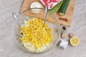 Крабовый салат с пекинской капустой Крабовый салат с пекинской капустой