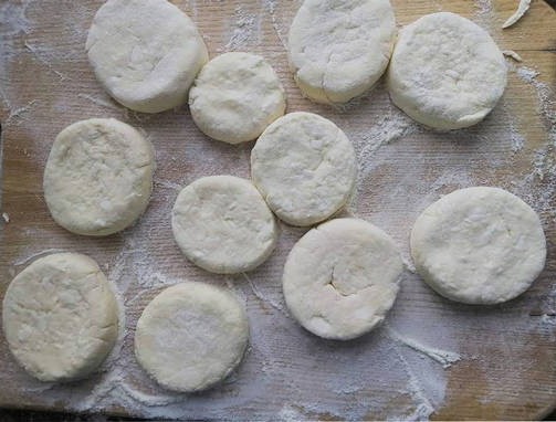 Пышные сырники из творога на сковороде классические Пышные сырники из творога на сковороде классические