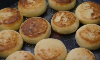 Пышные сырники из творога на сковороде классические Пышные сырники из творога на сковороде классические