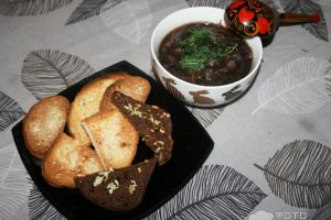 Рецепт: Красный суп — С краснокочанной капустой и заготовкой из свеклы