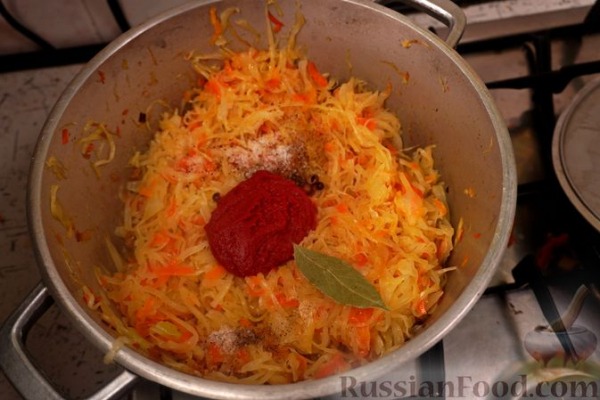 Капуста, тушенная с сосисками Капуста, тушенная с сосисками