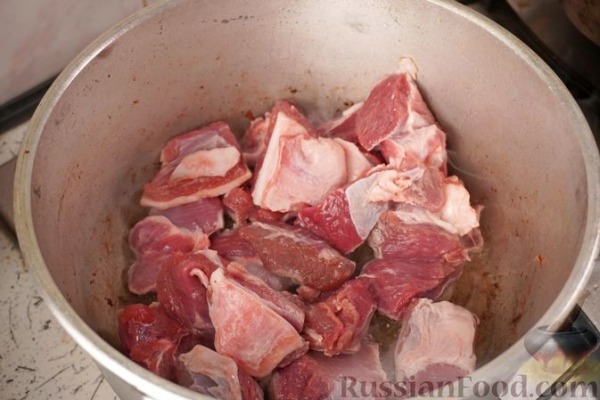 Баранина, тушенная с картофелем и луком-шалот Баранина, тушенная с картофелем и луком-шалот
