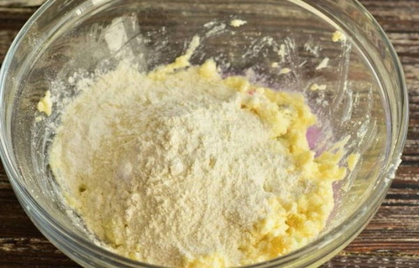 Пышные сырники из творога на сковороде классические Пышные сырники из творога на сковороде классические