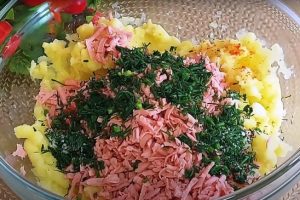 Просто натираю сосиски на терке и получаю шикарное блюдо. Вкусно и недорого: готовлю для внуков каждый день