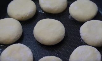 Пышные сырники из творога на сковороде классические Пышные сырники из творога на сковороде классические