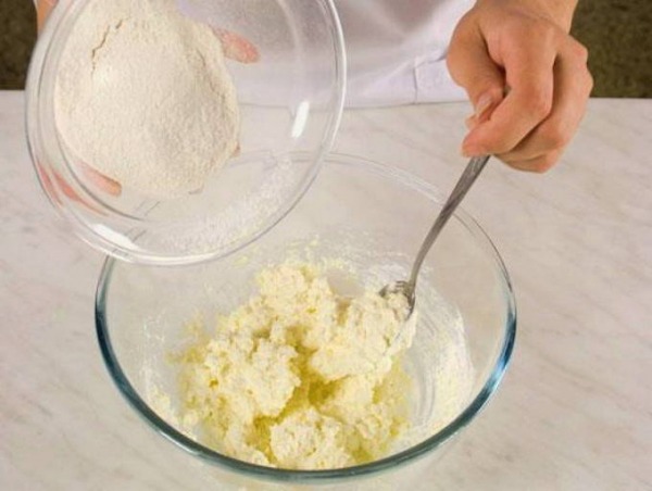 Пышные сырники из творога на сковороде классические Пышные сырники из творога на сковороде классические