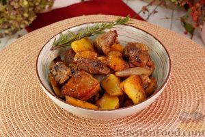 Баранина, тушенная с картофелем и луком-шалот