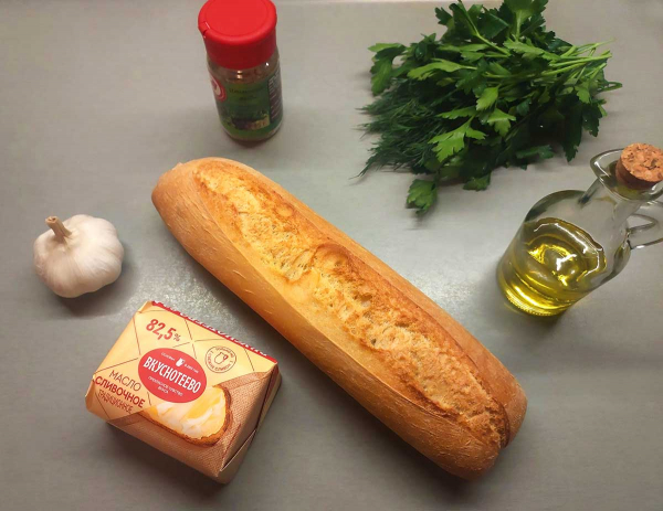 Багет с чесноком и зеленью Багет с чесноком и зеленью