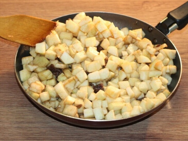 Пирожки печёные с яблоками и корицей Пирожки печёные с яблоками и корицей