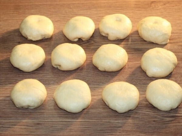 Пирожки печёные с яблоками и корицей Пирожки печёные с яблоками и корицей