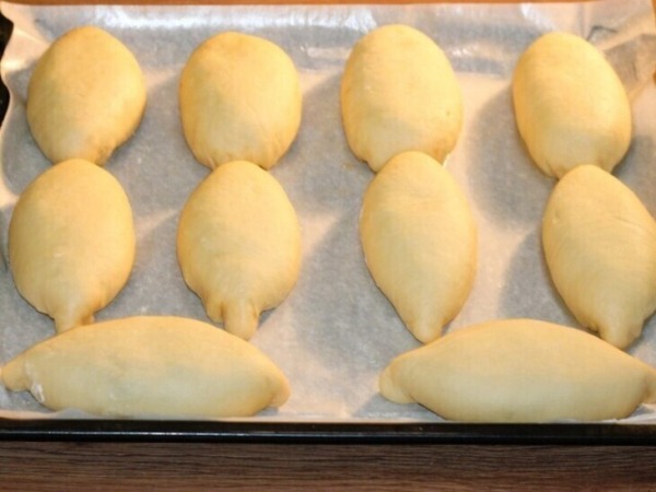 Пирожки печёные с яблоками и корицей Пирожки печёные с яблоками и корицей