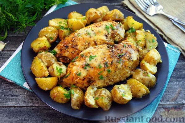 Куриное филе с молодым картофелем и сыром Куриное филе с молодым картофелем и сыром