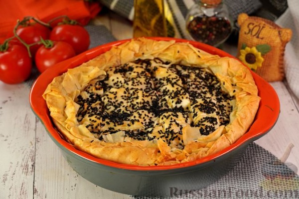 Пита "Кассери" (сырный пирог с беконом и помидорами)
