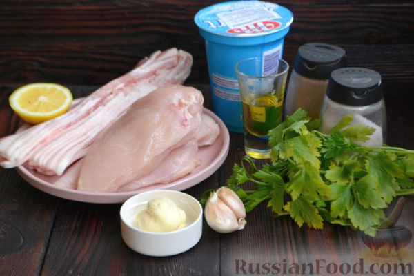 Шашлычки из куриного филе в йогуртовом маринаде, с беконом Шашлычки из куриного филе в йогуртовом маринаде, с беконом