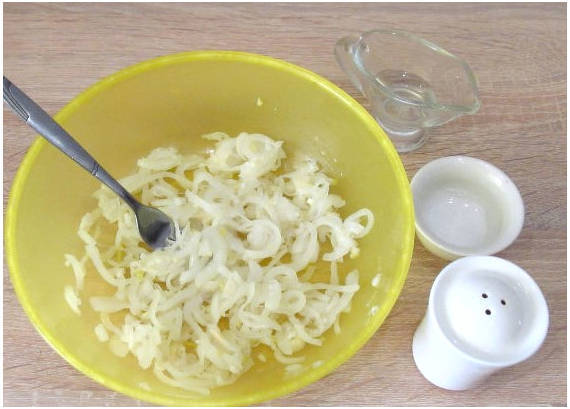 Салат с курицей и ананасами классический Салат с курицей и ананасами классический