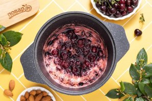 Варенье из вишни с миндалем Варенье из вишни с миндалем