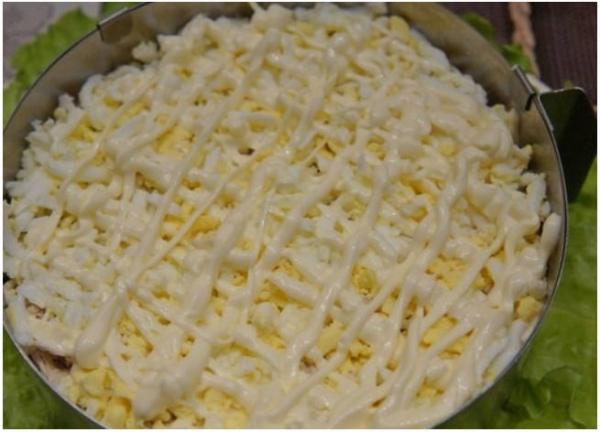 Салат с курицей и ананасами классический Салат с курицей и ананасами классический