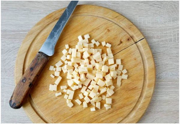 Салат с курицей и ананасами классический Салат с курицей и ананасами классический