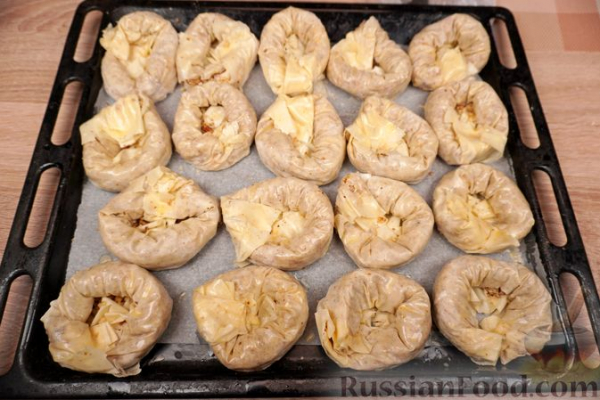 Сарагли с шоколадным заварным кремом и клубничным конфитюром