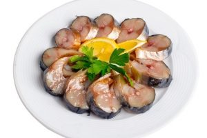 «Вкус замечательный»: маринуем скумбрию без лишних хлопот