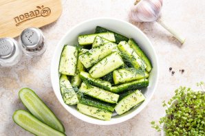 Огурцы с чесноком и укропом Огурцы с чесноком и укропом