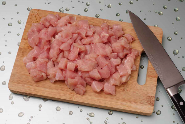 Пирог с курицей из слоеного теста Пирог с курицей из слоеного теста