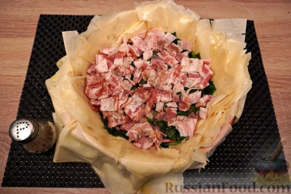 Пита "Кассери" (сырный пирог с беконом и помидорами)