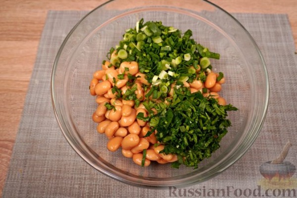 Салат из фасоли с чесноком и зеленью Салат из фасоли с чесноком и зеленью