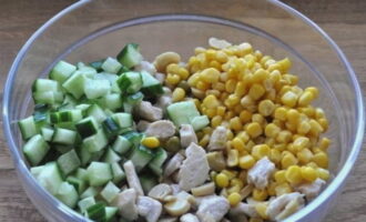 Салат с копченой курицей Салат с копченой курицей