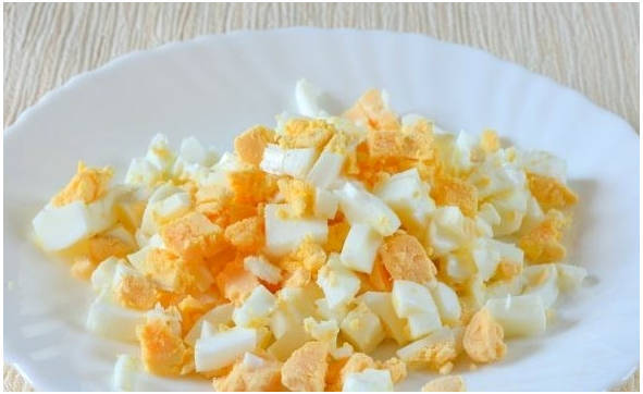Салат с курицей и ананасами классический Салат с курицей и ананасами классический
