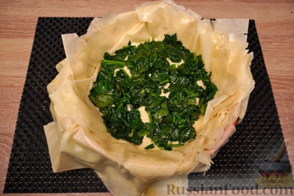 Пита "Кассери" (сырный пирог с беконом и помидорами)