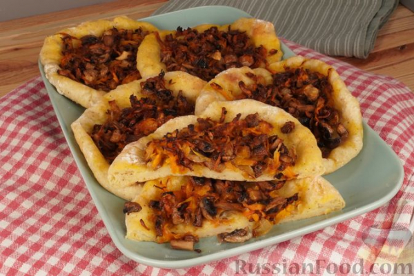 Картофельные мини-пиццы с шампиньонами и морковью Картофельные мини-пиццы с шампиньонами и морковью