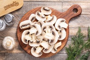 Шампиньоны жареные с луком Шампиньоны жареные с луком