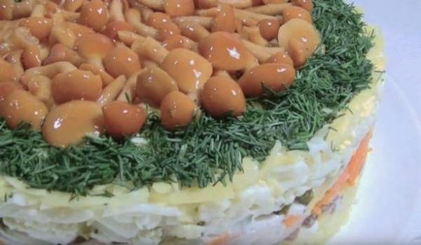 Салат с копченой курицей Салат с копченой курицей