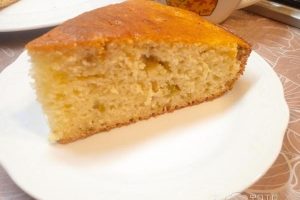 Рецепт: Сезонный пирог из ревеня — в стиле манника, вкусно по домашнему