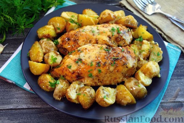Куриное филе с молодым картофелем и сыром Куриное филе с молодым картофелем и сыром