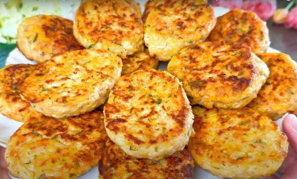 Блюдо из кабачков, которое я готовлю всю ночь и затем продаю на пляже. Вкусно и очень сытно Блюдо из кабачков, которое я готовлю всю ночь и затем продаю на пляже. Вкусно и очень сытно