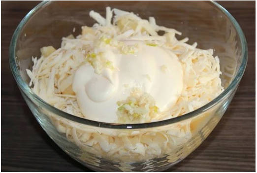 Салат с курицей и ананасами классический Салат с курицей и ананасами классический