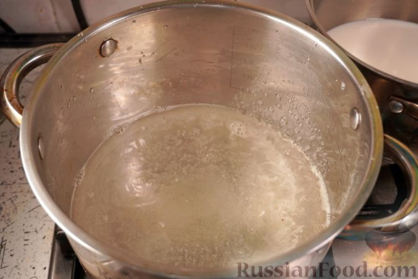 Сарагли с шоколадным заварным кремом и клубничным конфитюром