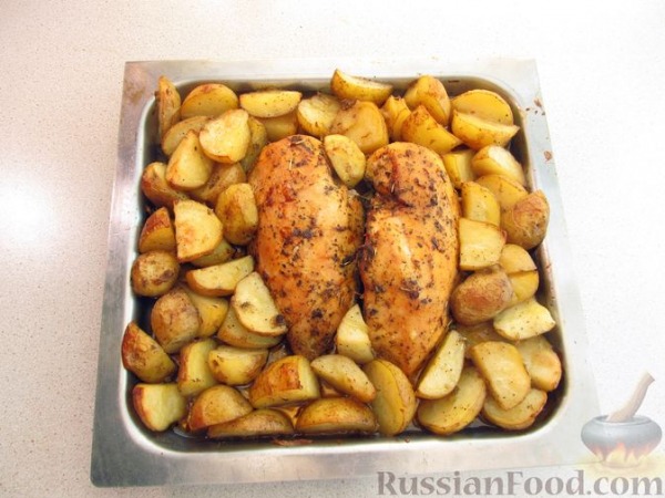 Куриное филе с молодым картофелем и сыром Куриное филе с молодым картофелем и сыром