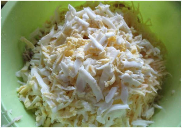 Салат с курицей и ананасами классический Салат с курицей и ананасами классический