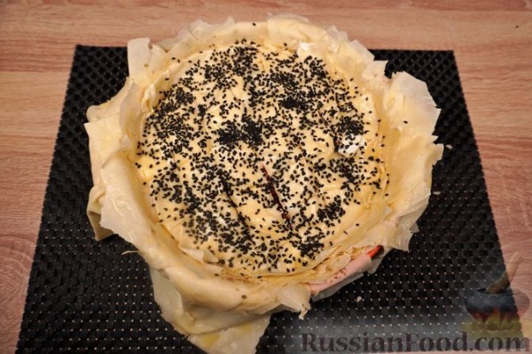 Пита "Кассери" (сырный пирог с беконом и помидорами)