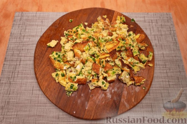 Рулетики из лаваша с бататом, колбасой и яйцами