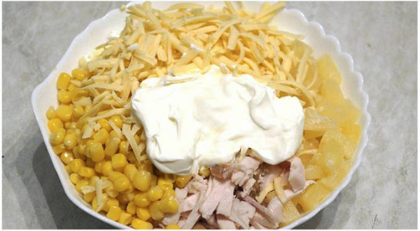 Салат с курицей и ананасами классический Салат с курицей и ананасами классический
