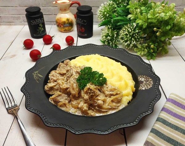 Куриная печень с луком в сметане Куриная печень с луком в сметане