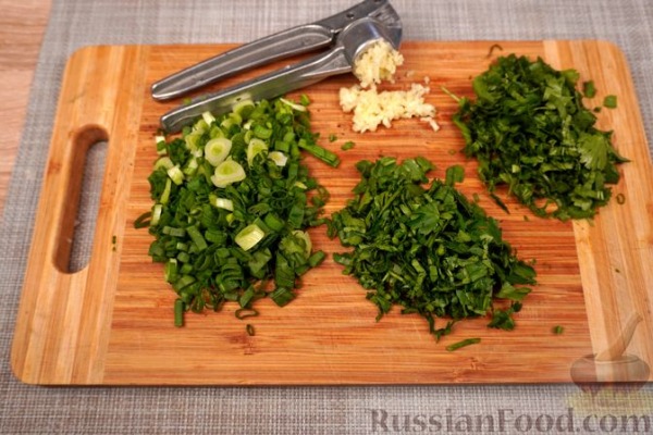 Салат из фасоли с чесноком и зеленью Салат из фасоли с чесноком и зеленью