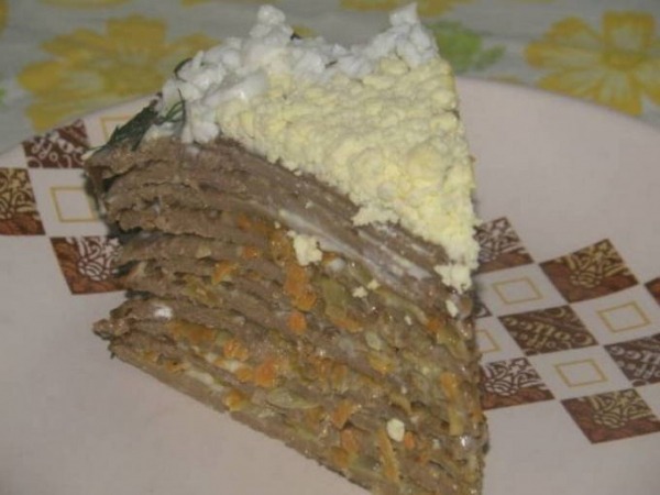 Печеночный торт из говяжьей печени классический Печеночный торт из говяжьей печени классический